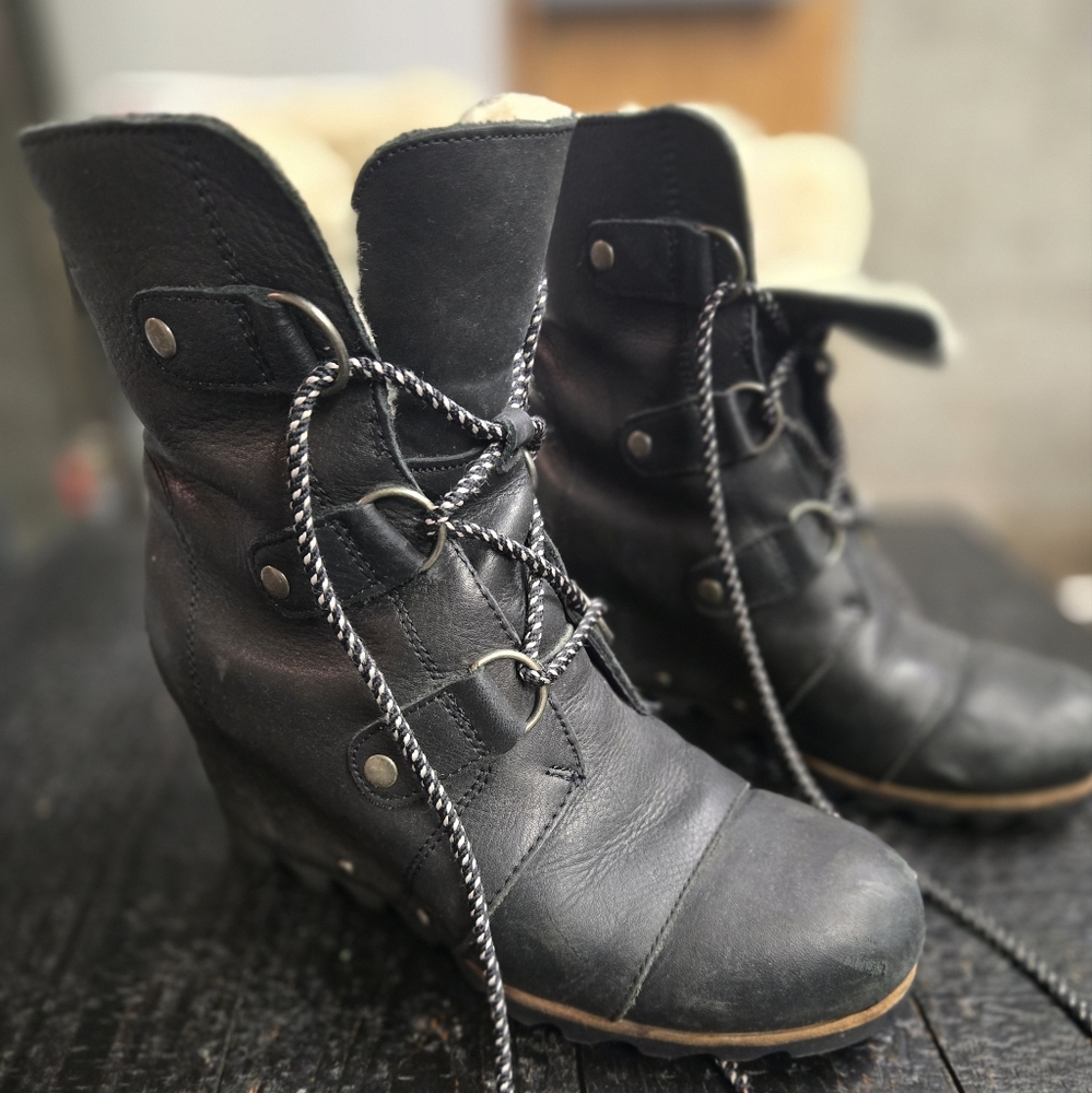 Sorel Joan Of Artic Black Lace-Up Women's Boots